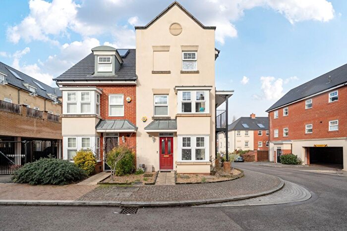 4 Bedroom End Terrace House For Sale In Erickson Gardens, Bromley, BR2