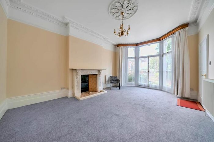 2 Bedroom Flat To Rent In Cardigan Road, Richmond, TW10