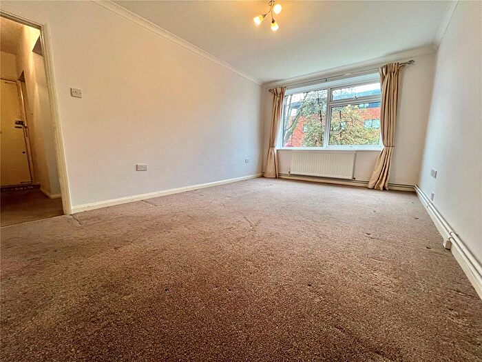 2 Bedroom Flat To Rent In Brownlow Road, London, N11