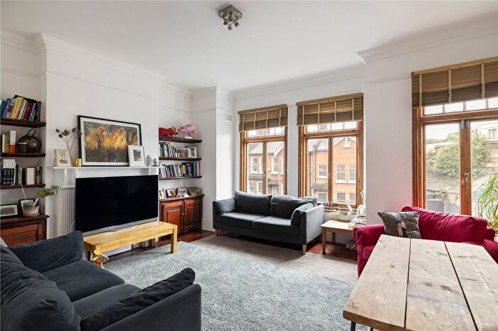 3 Bedroom Flat To Rent In Croxted Road, London, SE24