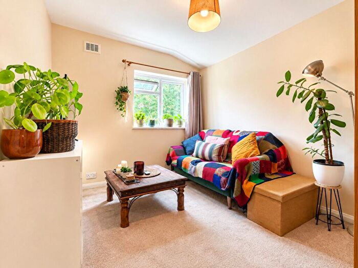 2 Bedroom Flat For Sale In Gilmore Road, London, SE13