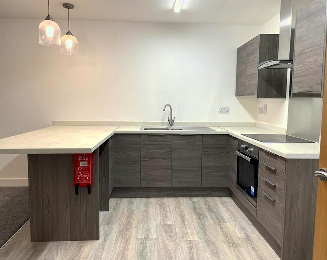 2 Bedroom Flat To Rent In Quay Street, Haverfordwest, SA61