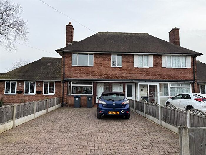 3 Bedroom Town House For Sale In Brownfield Road, Birmingham, B34