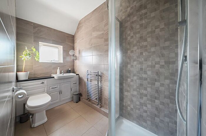 3 Bedroom End Of Terrace House For Sale In Old Farm Road, Guildford, Surrey, GU1