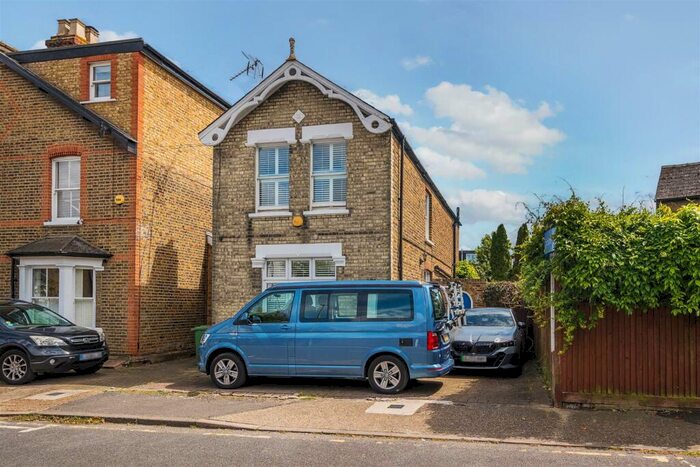 3 Bedroom Detached House To Rent In Bearfield Road, Kingston Upon Thames, KT2