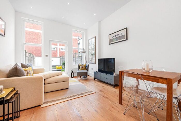 1 Bedroom Flat For Sale In Rosebery Road, SW2