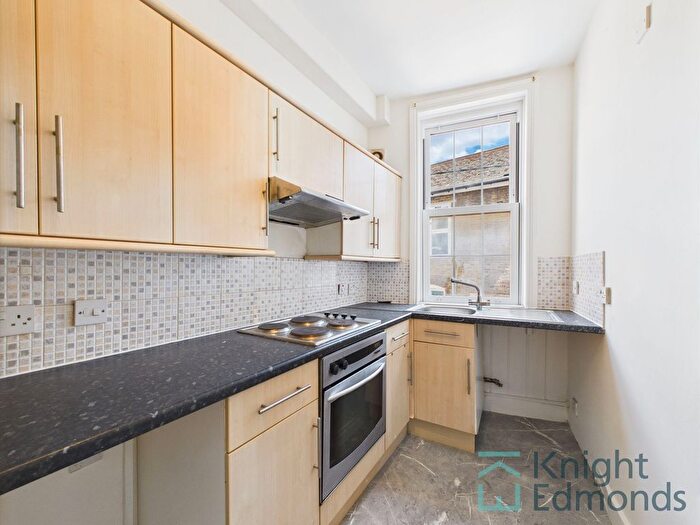 2 Bedroom Flat To Rent In Gabriels Hill, Maidstone, ME15