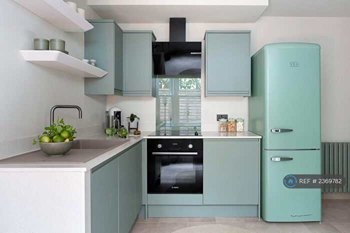 Studio To Rent In Raleigh Road, London, N8