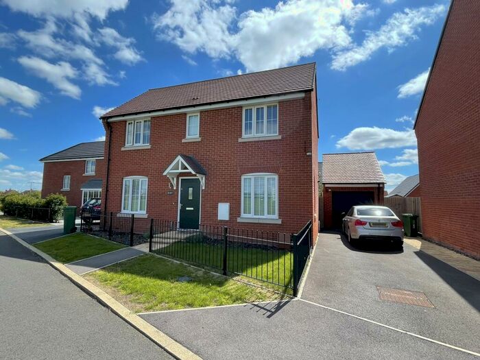 3 Bedroom Detached House To Rent In Berryfields, HP18