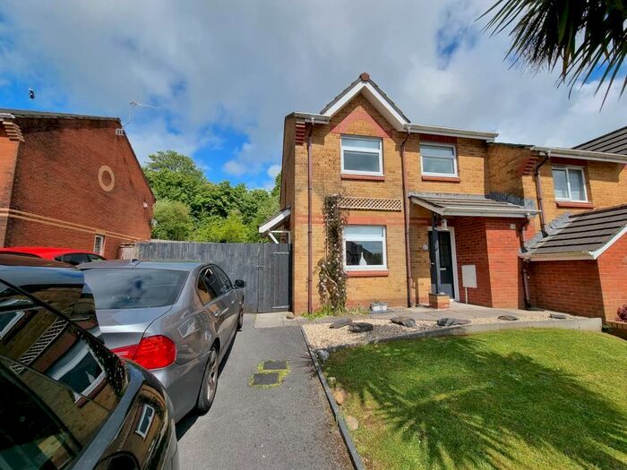 3 Bedroom House To Rent In Maesydderwen, Llangennech, Llanelli., SA14