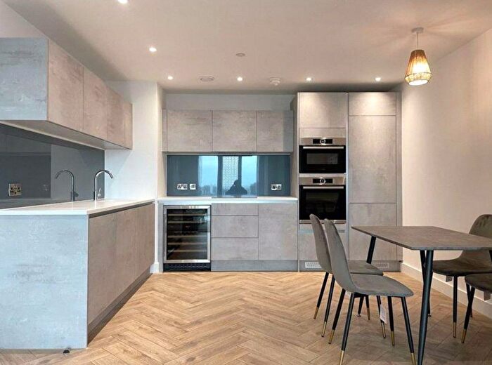 2 Bedroom Flat To Rent In Telegraph Avenue, London, SE10