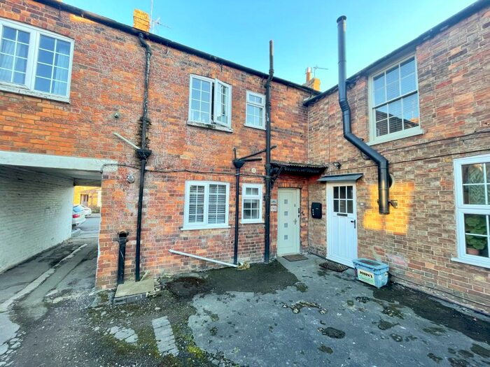 2 Bedroom Flat To Rent In Station Road, Winslow, MK18