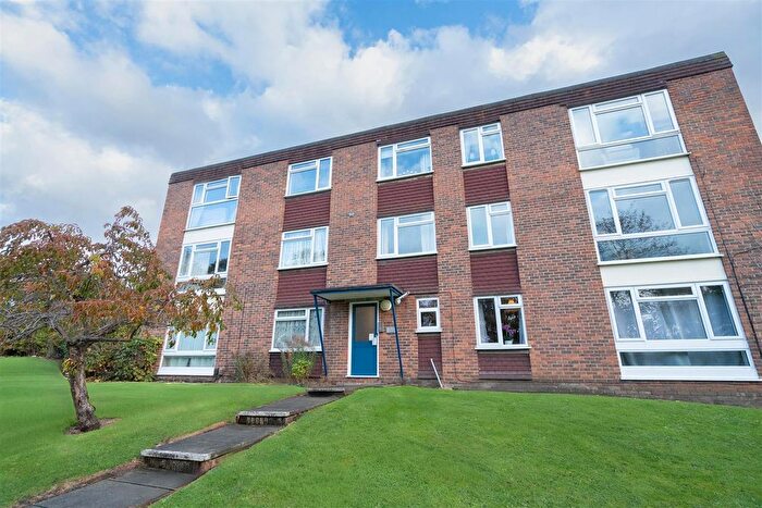 3 Bedroom Flat For Sale In Mill Road, Epsom, KT17