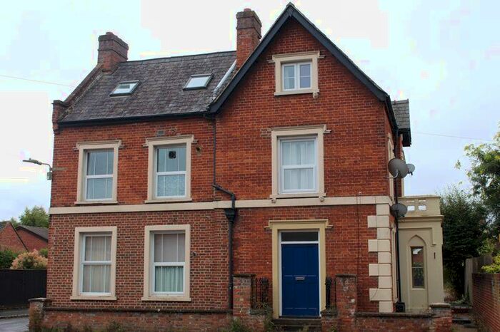 1 Bedroom Detached House To Rent In Top Floor One Bed Apartment, OX11