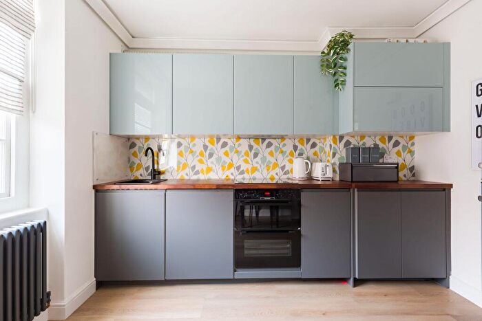 2 Bedroom Flat For Sale In Wellington Way, Tower Hamlets, London, E3