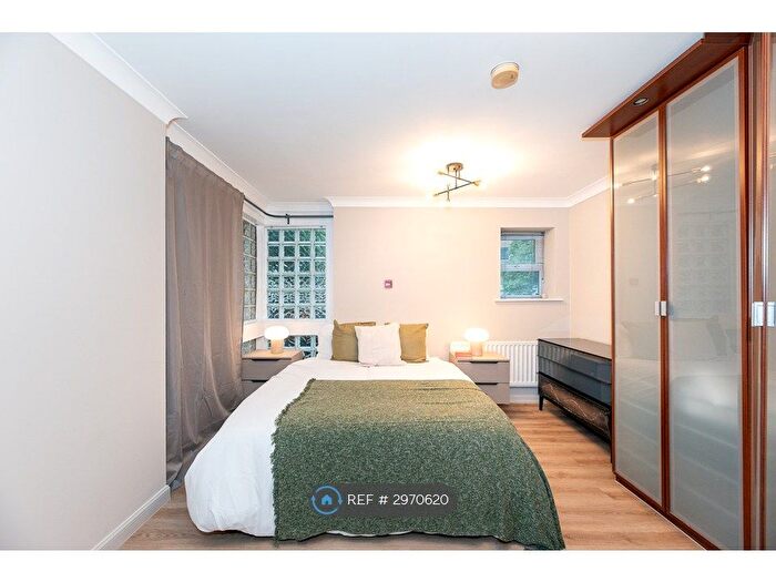 2 Bedroom Flat To Rent In Munnings House, London, E16