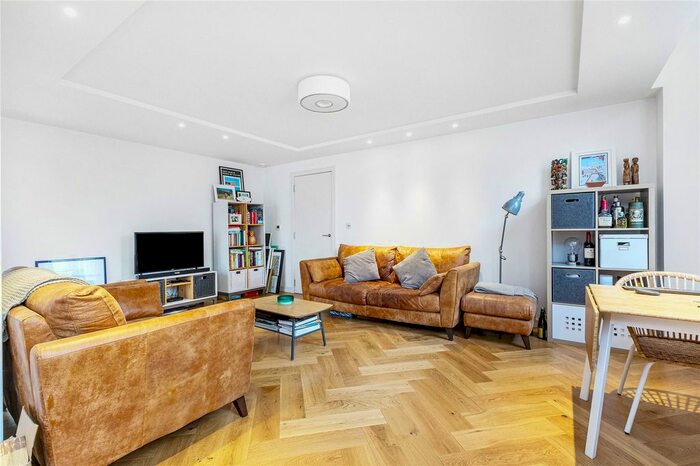 2 Bedroom Flat To Rent In West Hill, Putney, London, SW15