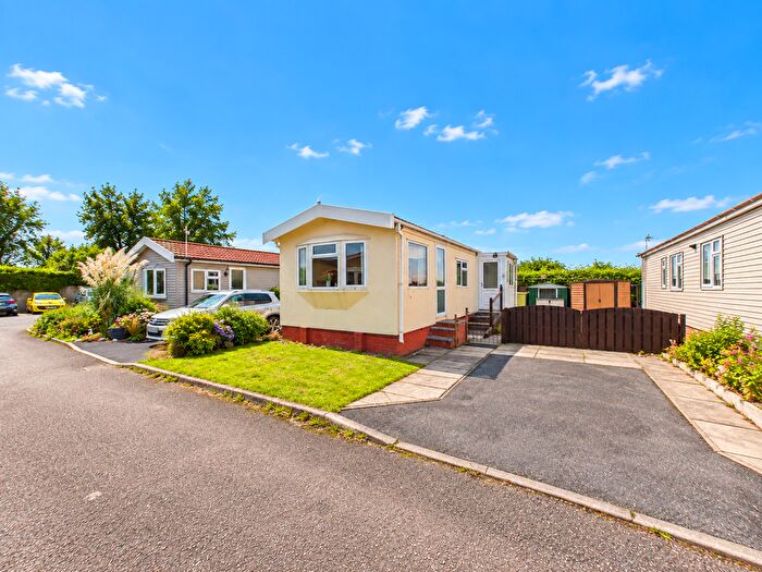 2 Bedroom Mobile/park Home For Sale In Sea View Residential Park, Bank Lane, Warton, Preston, PR4