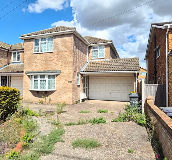 4 Bedroom Detached House For Sale In Eastwood Road, Rayleigh, Essex, SS6