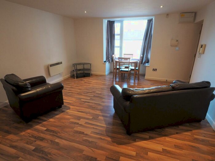 2 Bedroom Apartment To Rent In Kingston Court, Kingston Square, Hull, East Yorkshire, HU2