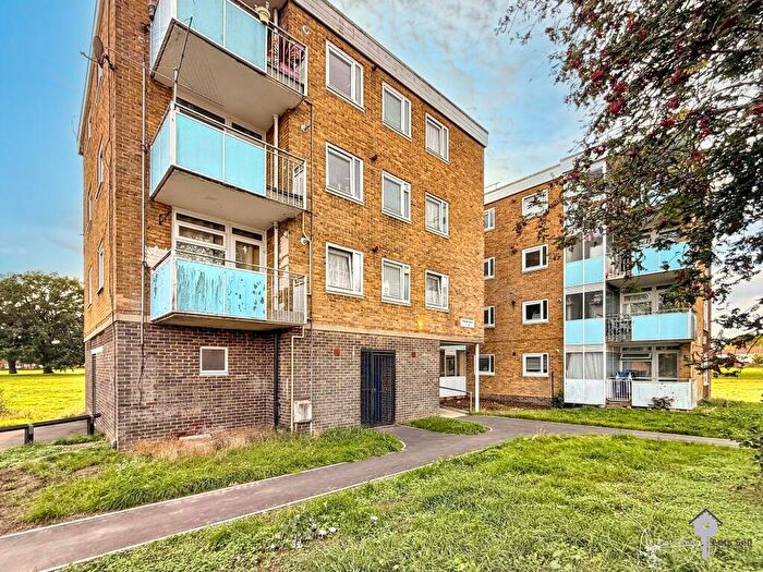2 Bedroom Flat To Rent In Cherwell Crescent, SO16