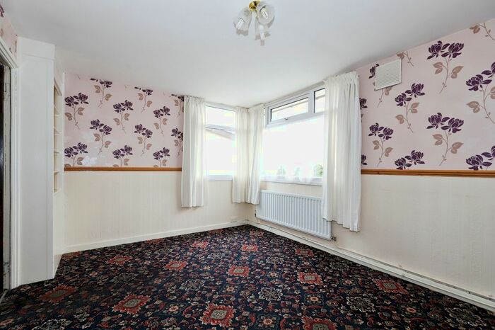 2 Bedroom Bungalow For Sale In Wood Lane, Wolverhampton, West Midlands, WV10