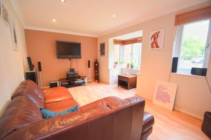 1 Bedroom Flat To Rent In Kipling Drive, Colliers Wood, London, SW19