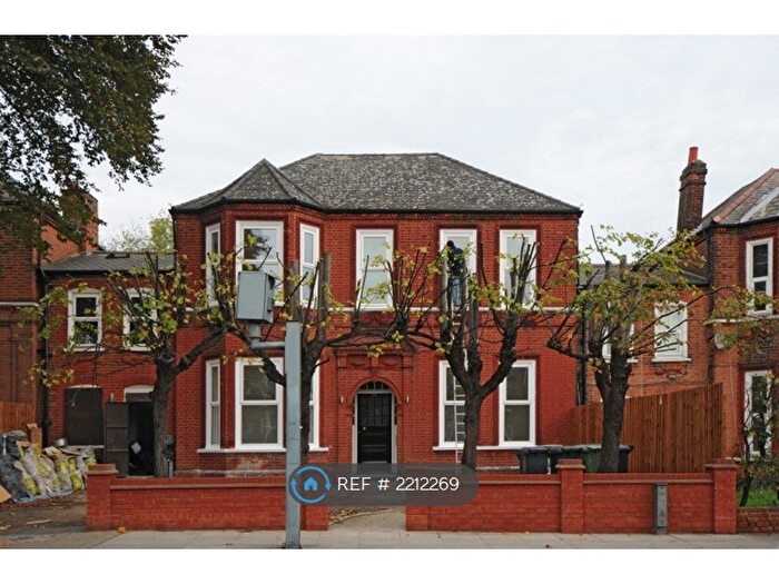 2 Bedroom Flat To Rent In Brownhill Road, London, SE6
