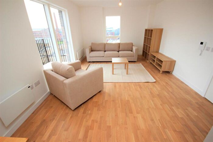 2 Bedroom Apartment To Rent In Lockgate Mews Manchester, M4