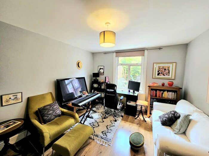 2 Bedroom Flat To Rent In Archway Road, Highgate, N6
