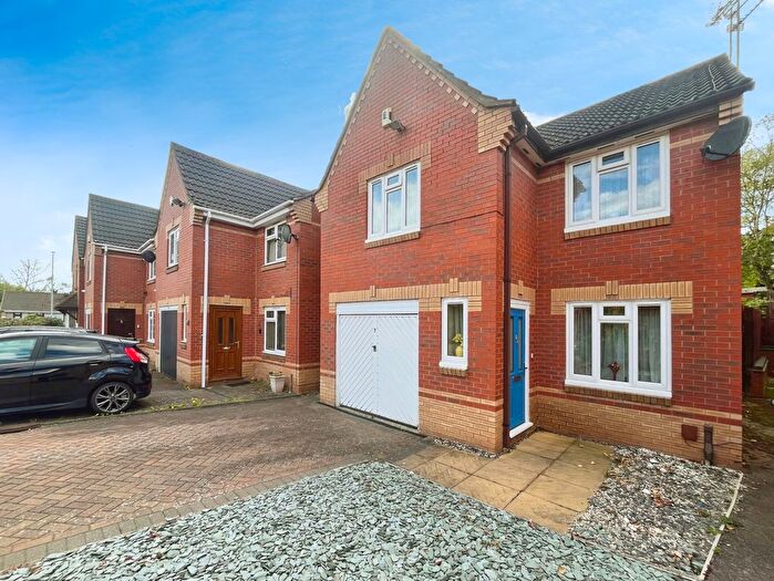 3 Bedroom Detached House For Sale In Cottage Farm Close, Braunstone, Leicester, Leicestershire, LE3