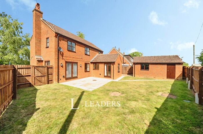 3 Bedroom Detached House For Sale In Home Farm Lane, Great Brickhill, Milton Keynes, MK17