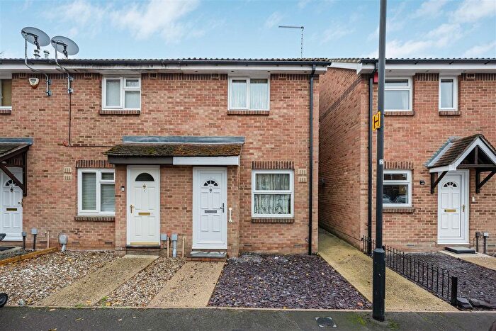 2 Bedroom End Terrace House For Sale In Frogmore Close, Slough, SL1