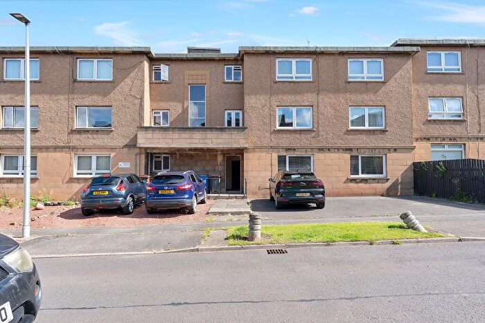 3 Bedroom Flat For Sale In Waverley Crescent, Bonnyrigg, Midlothian, EH19
