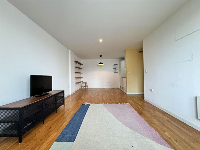 2 Bedroom Flat To Rent In Gainsborough Studios East, Islington, N1