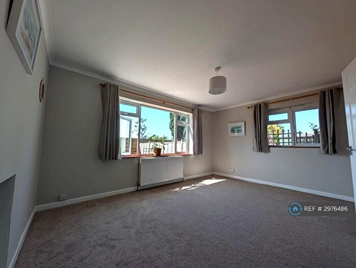 2 Bedroom Flat To Rent In Stocks House, Lancing, BN15