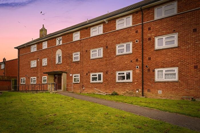 2 Bedroom Flat For Sale In Orchard Avenue, Cheltenham, Gloucestershire, GL51