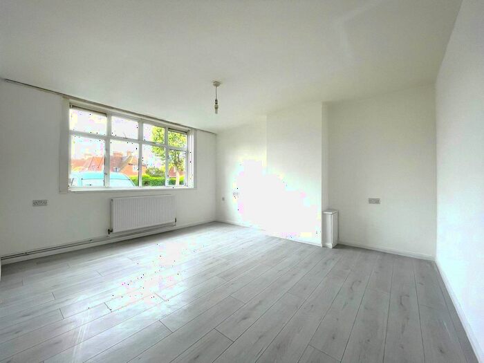 1 Bedroom Flat To Rent In Haselbury Road, London, N9