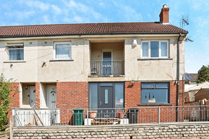 2 Bedroom Flat For Sale In Gray Avenue, Shipley, BD18