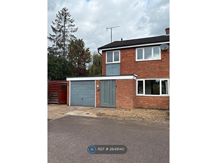 3 Bedroom Semi-Detached House To Rent In Baccara Grove, Bletchley, Milton Keynes, MK2