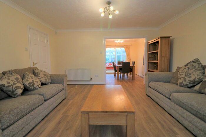 3 Bedroom Link Detached House To Rent In St. James Gardens, Romford, Essex, RM6
