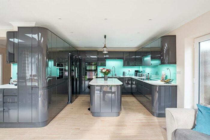 4 Bedroom Detached House For Sale In Golden Avenue Close, East Preston, BN16