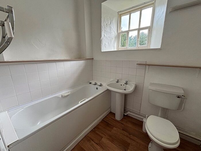 2 Bedroom Cottage To Rent In Dinefwr Courtyard, Llandeilo, Carmarthenshire., SA19