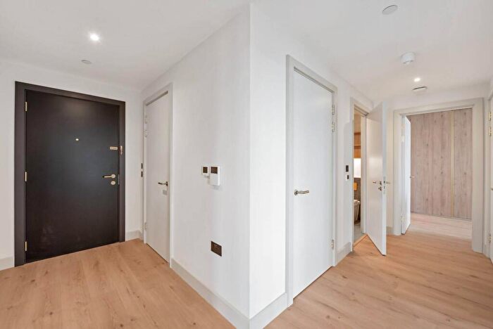 3 Bedroom Flat To Rent In The Draper, Colindale, London, NW9