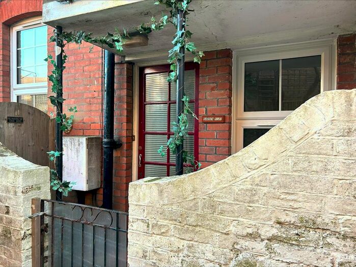 2 Bedroom Flat To Rent In Upper Sea Road, Bexhill-On-Sea, TN40