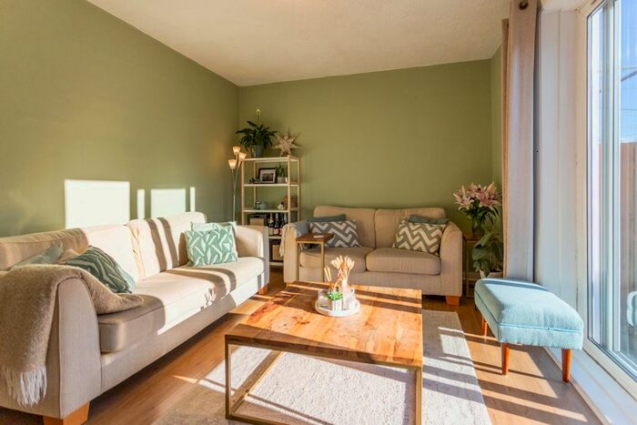 2 Bedroom Flat To Rent In Broomfield Crescent, Corstorphine, Edinburgh, EH12
