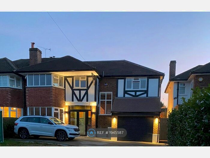 4 Bedroom Semi-Detached House To Rent In Cobham Road, Fetcham, Leatherhead, KT22