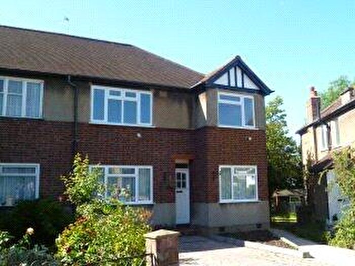2 Bedroom Maisonette To Rent In Valley Close, Pinner, Middlesex, HA5