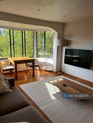 2 Bedroom Flat To Rent In Forest Court, London, E11