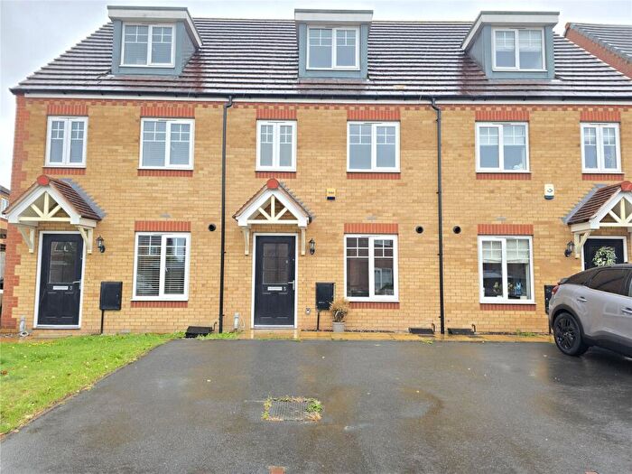 3 Bedroom Town House For Sale In Grinham Avenue, Polesworth, Tamworth, Warwickshire, B78